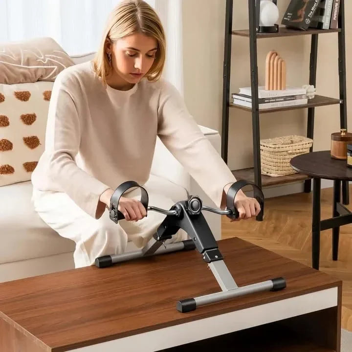 Mini pedalni trenažer za vežbanje ruku
