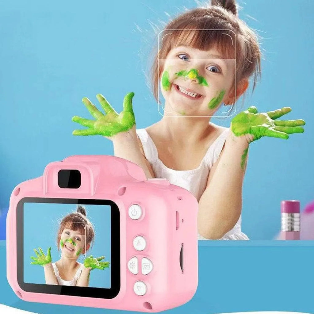 Dete koristi mini kameru